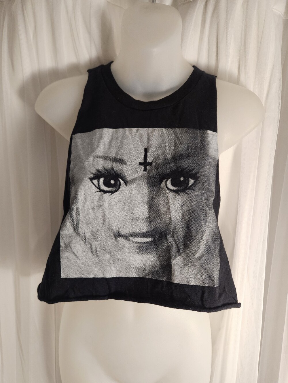 Nikki Lipstick Doll Cult Leader Noir Cropped Sleeveless Tee